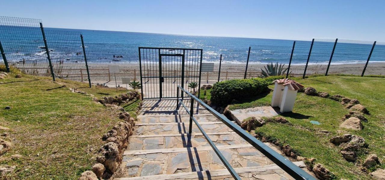 Casares Del Mar Luxury Apartment Malaga Exterior photo